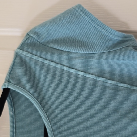 ARIZONA JEAN CO WOMEN'S JUNIORS SIZE GREEN RIBBED CROP TOP SIZE LARGE - Picture 4 of 10